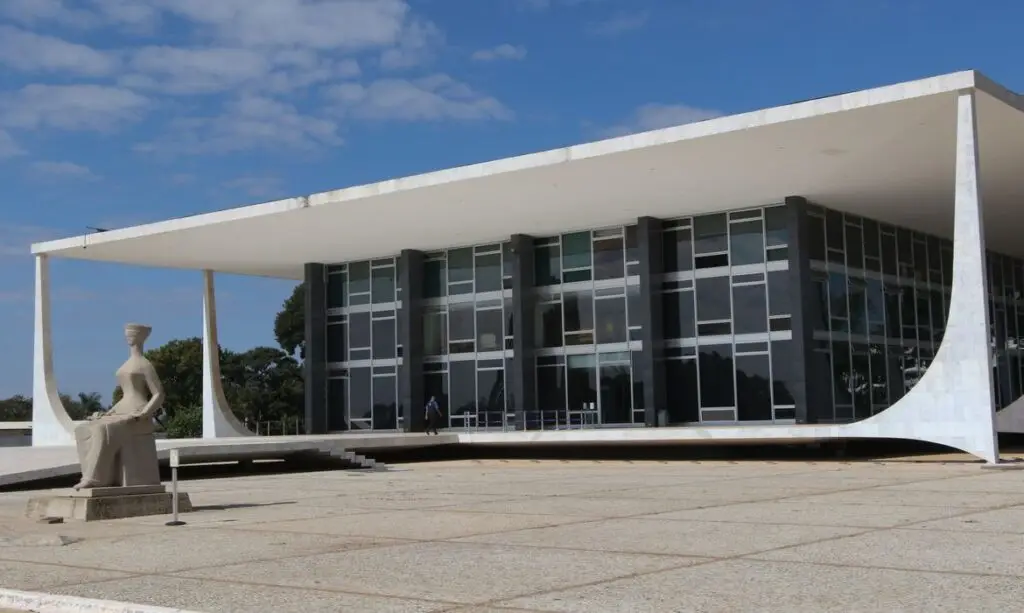 difamação. Moraes abre ação contra Flávio Bolsonaro por suposta calúnia a Lula