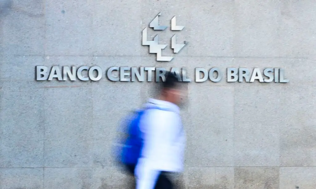 pesam-mais-para-familias-em-fevereiro">Juros do cartão de crédito pesam mais para famílias em fevere