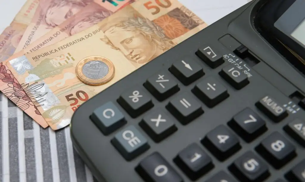Caixa Econômica Federal O que é o fundo PIS/Pasep Criado na década de 1970, o fundo reunia recursos para complementar a