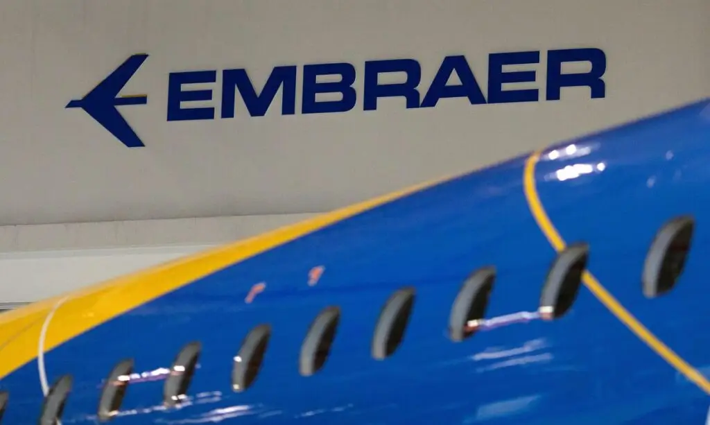 ar à frota os primeiros aviões da Embraer . A empresa entregou 44 aeronaves no p