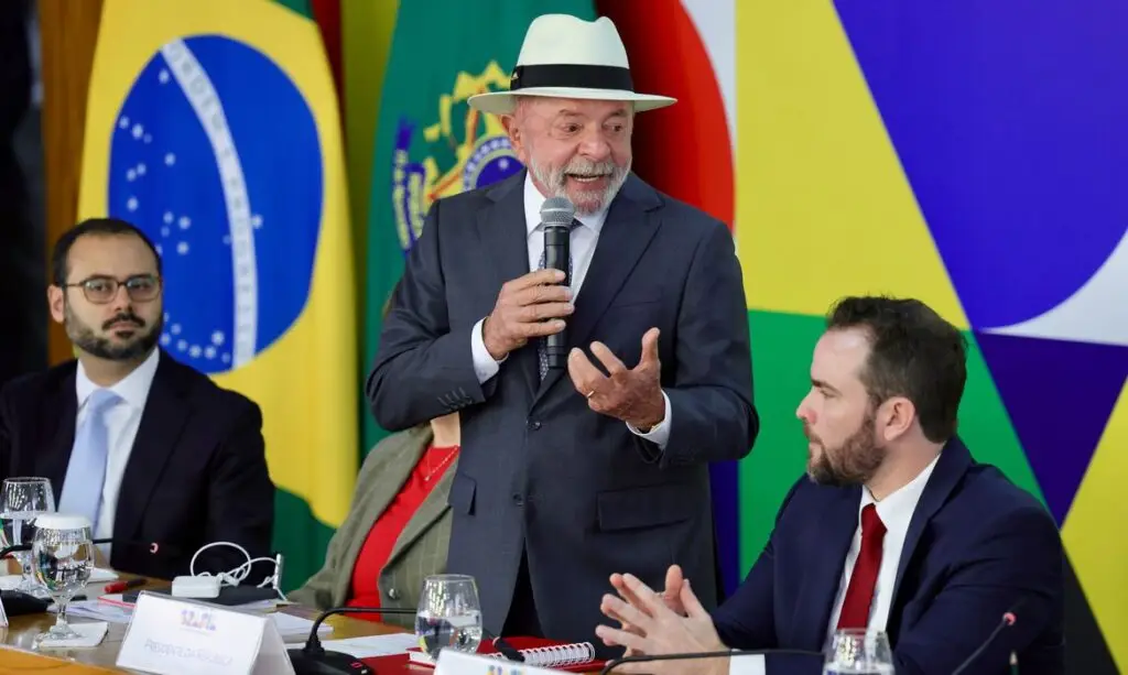 chuvas em PE. Lula lembra centenário de geógrafo brasileiro Milton Santos. Os de