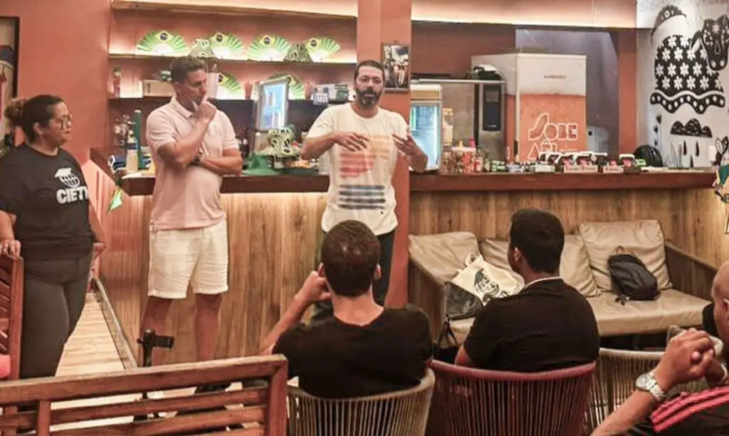 tunidade no setor. Teoria e prática O curso combina teoria e prática, incluindo