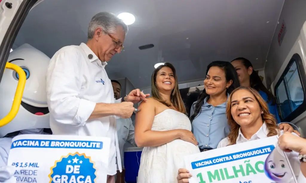 VSR e a bronquiolite. Os principais sintomas da doença são: coriza, tosse, febre