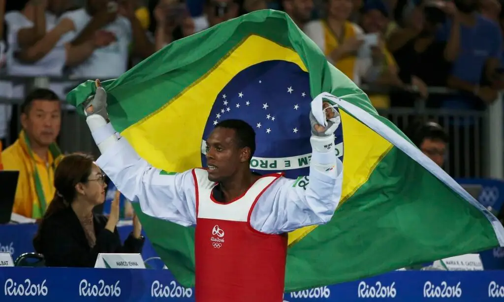 dois anos por violar regras antidoping. Em nota publicada nesta sexta-feira (8)