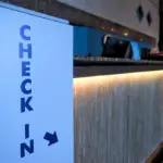 Check-in digital em hotéis brasileiros moderniza registro de hóspedes