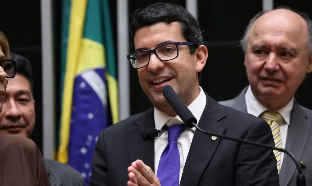 não possuir filiais, por exemplo, o que a impediria de atuar em todo estado. Par