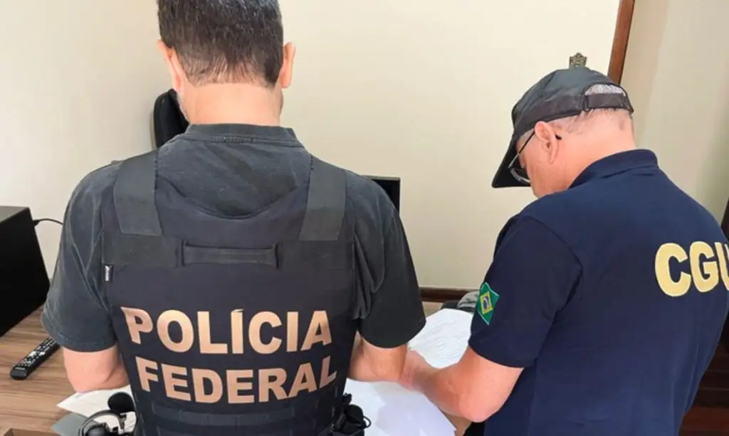 ação informou que policiais federais cumprem seis mandados de busca e apreensão