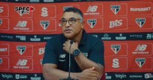 Raniele, Matheuzinho e Breno Bidon, enquanto Luciano e um gol contra de Matheuzi