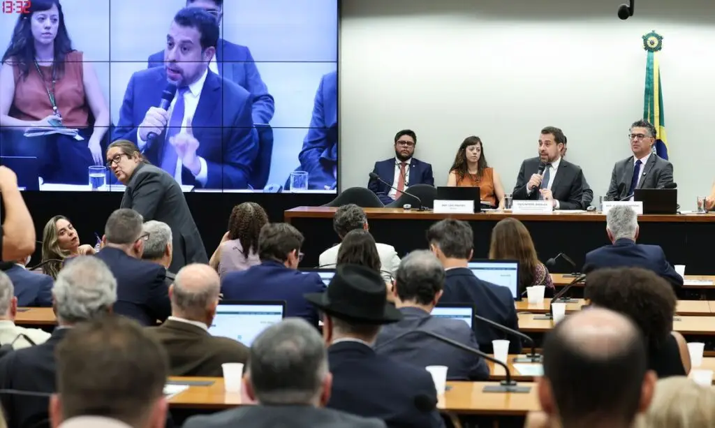 apenas um de descanso. Setores empresariais também pedem que o fim da escala, co