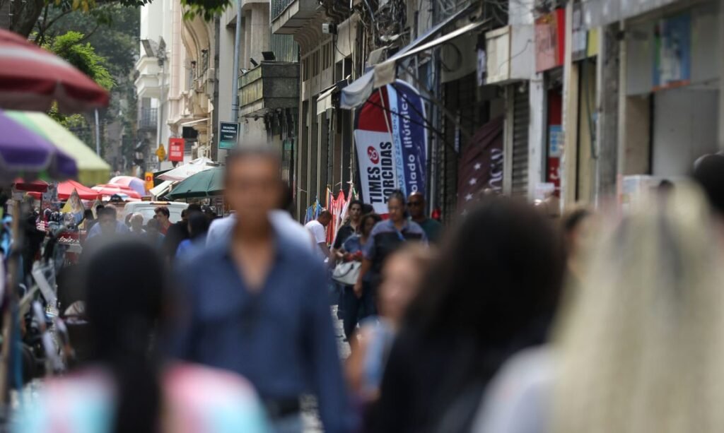 conta própria têm as maiores jornadas no país. A revelação faz parte da Pesquisa