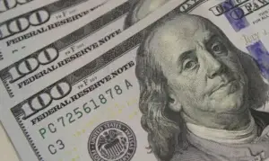 volta das 13h, antes de desacelerar no fim da tarde. O dólar comercial acumulou
