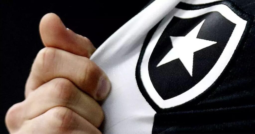 empréstimo. O clube alvinegro descarta liberar o jogador por empréstimo sem rece