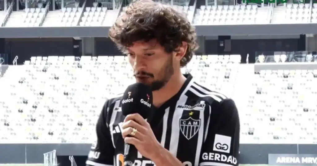 tante e líder em assistências no clube, o meia perdeu espaço, sofreu uma lesão n