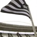 Vitinho no radar europeu: Botafogo avalia propostas por lateral nesta quinta-feira