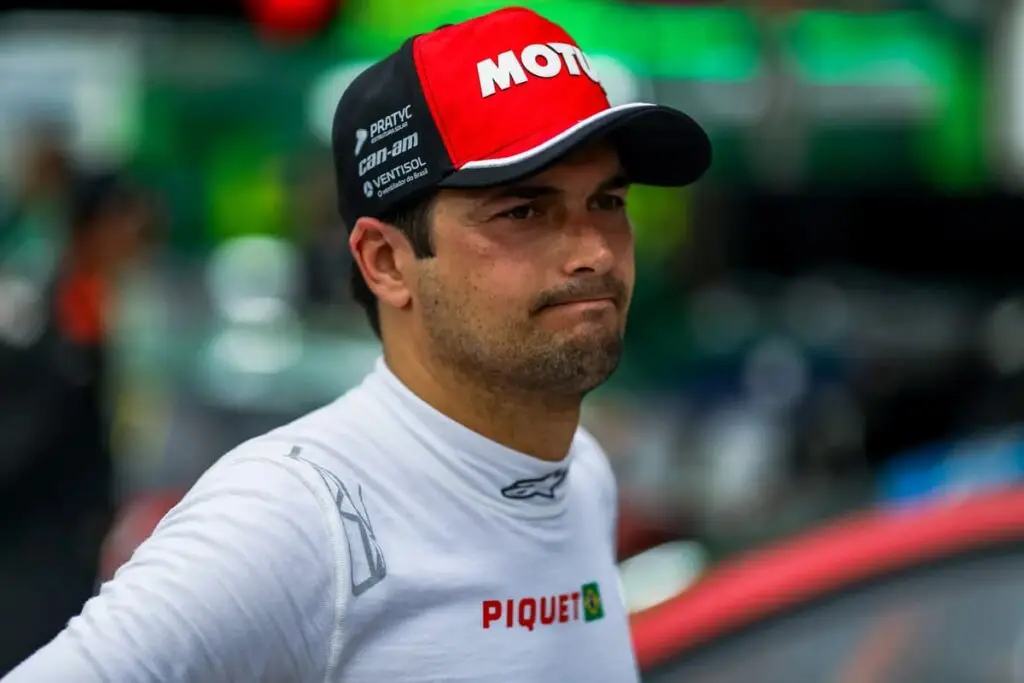 Nelsinho Piquet supera rivais e vence a corrida noturna da Stock Car em Cuiabá