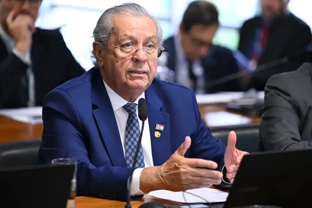 Jayme Campos questiona empréstimo de R$ 1,5 bilhão proposto por Pivetta