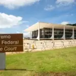 Polícia Federal aponta crime de calúnia em postagem de Flávio Bolsonaro contra Lula
