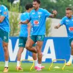 Seleção brasileira viaja ao Texas para duelo decisivo contra o Japão na Copa do Mundo