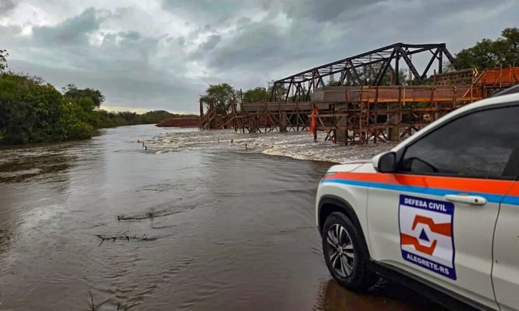 Chuvas atingem 206 cidades no Rio Grande do Sul e Defesa Civil emite novos alertas