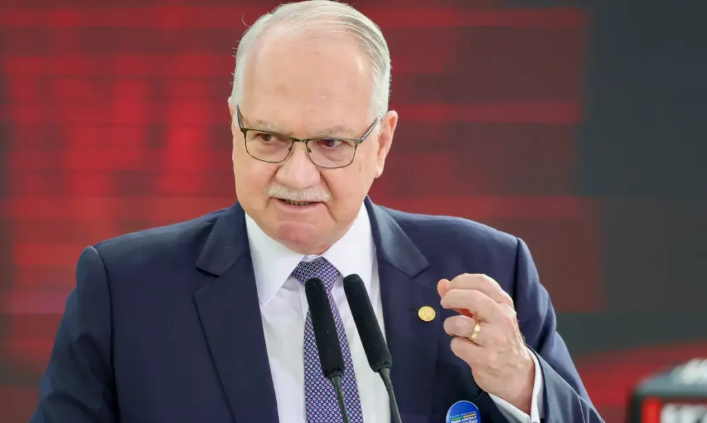 Edson Fachin reage a ofensas de Javier Milei contra Alexandre de Moraes