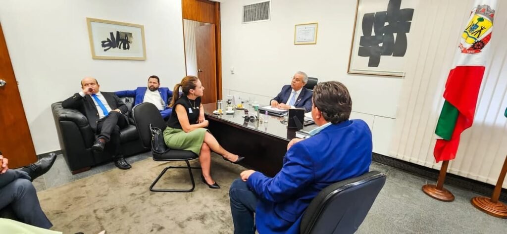 Flávia Moretti aponta disparidade em repasses e critica gestão financeira em Várzea Grande