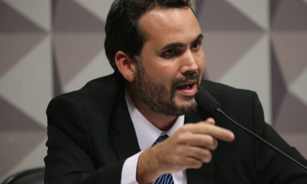 Governo descarta retorno de subsídio ao diesel apesar da alta do petróleo