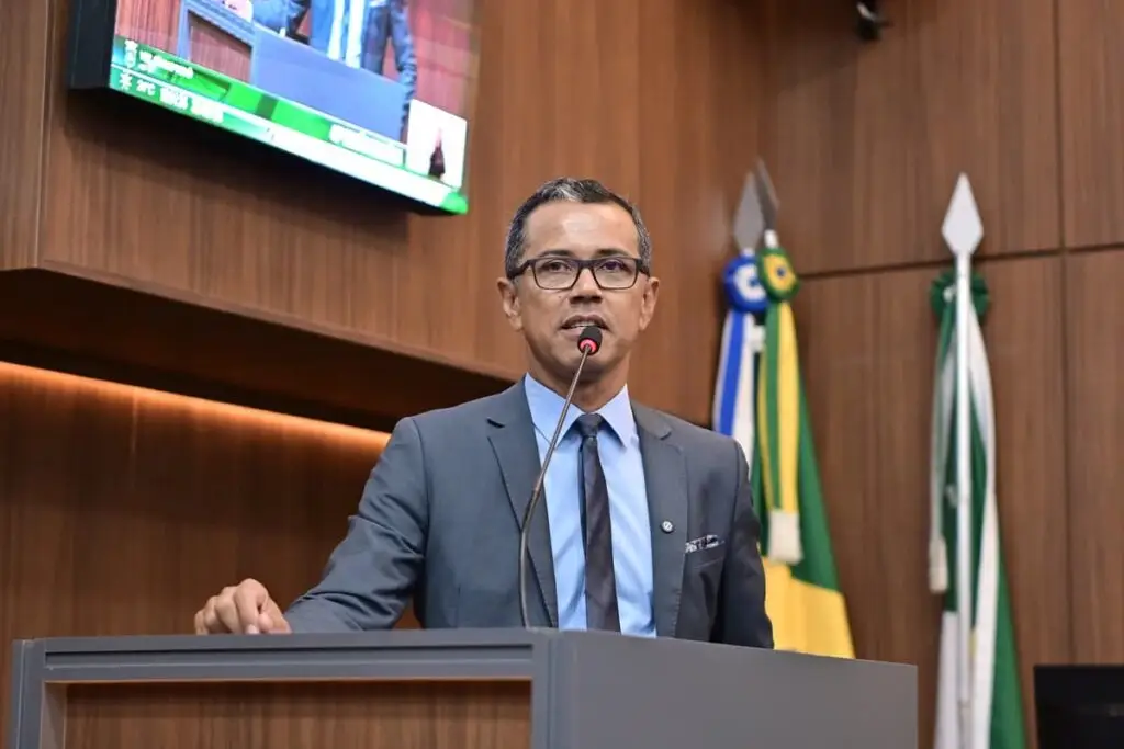 Dídimo Vovó tenta derrubar decreto de Abilio sobre lotes em Cuiabá