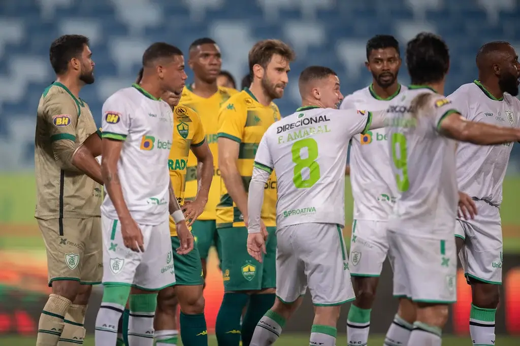 Cuiabá vence América-mg com gol de estreante e encosta no G6 da Série B