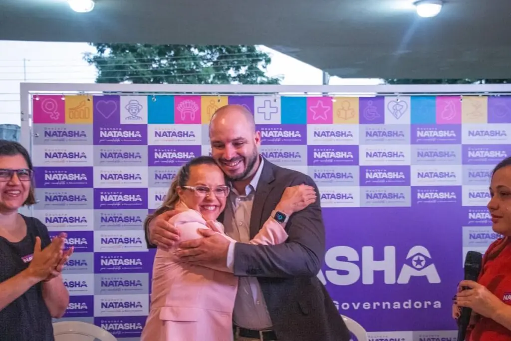 Caiubi Kuhn retira pré-candidatura ao governo e oficializa apoio a Natasha Slhessarenko