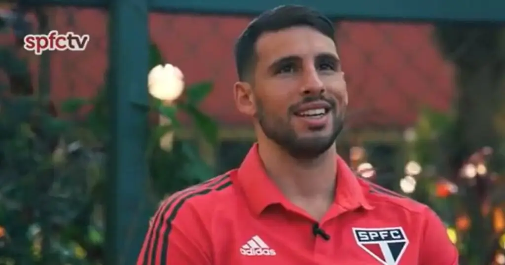 São Paulo busca novo atacante para jogar com Calleri após exigência de Dorival Jr