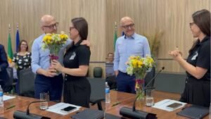 Otaviano Pivetta homenageia Laice Souza por cinco anos na gestão da Secom-mt