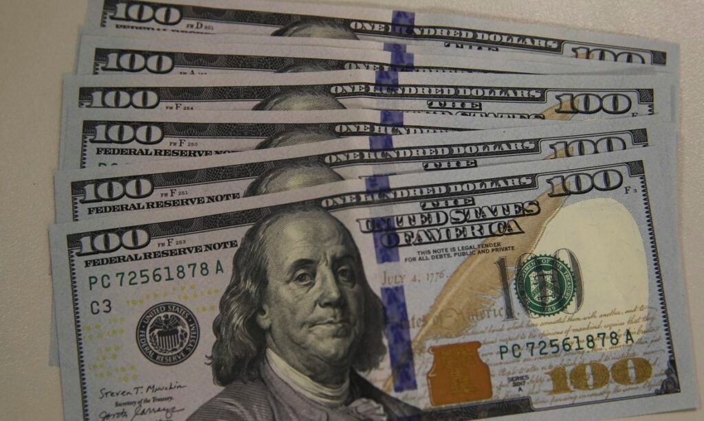 Dólar recua para R$ 5,08 enquanto Ibovespa acumula quarta queda consecutiva
