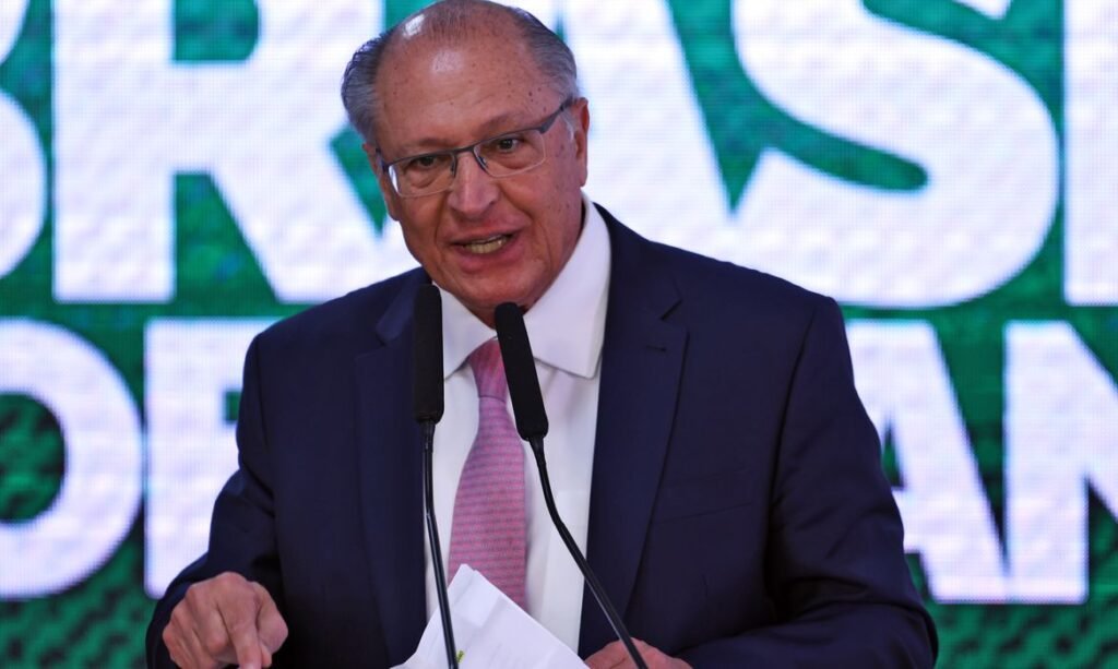 Alckmin defende reciprocidade comercial e nega retaliação contra tarifas dos EUA
