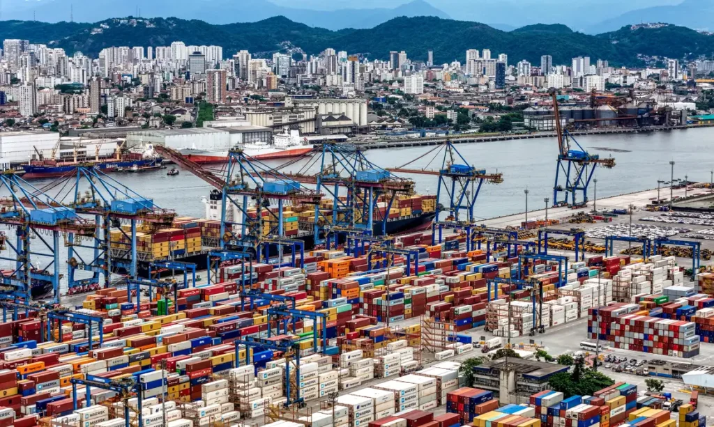 Governo federal libera R$ 18,5 bilhões para empresas impactadas por tarifas dos Estados Unidos