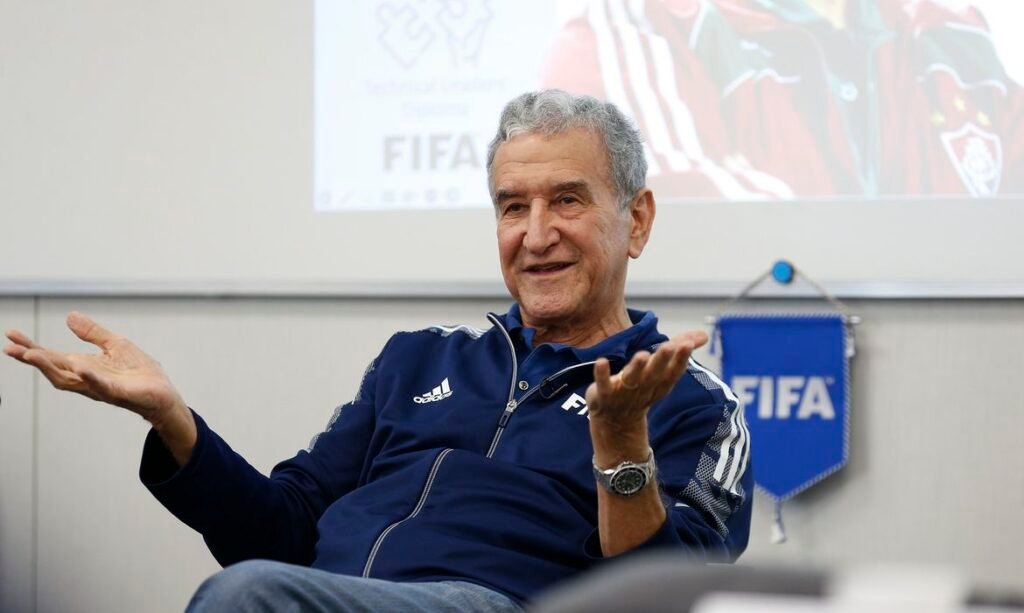 Carlos Alberto Parreira apresenta evolução clínica e deve deixar UTI nos próximos dias