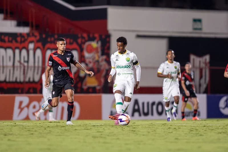 Cuiabá busca encerrar jejum de cinco anos contra o Atlético-go na Série B