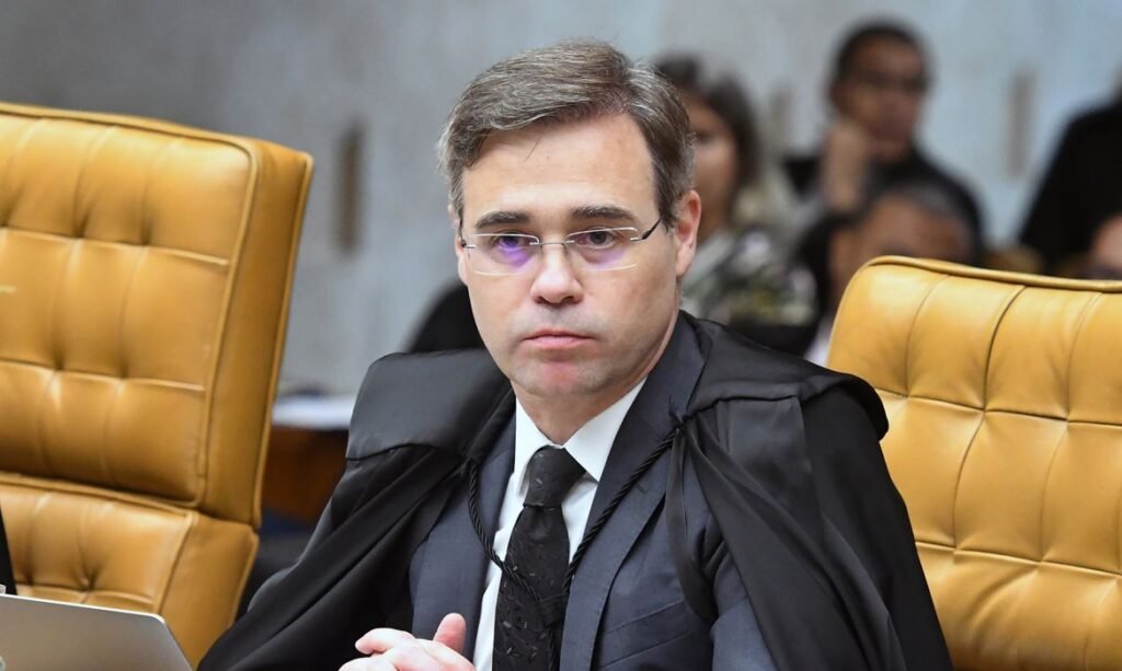 PF pode investigar repasses de R$ 61 milhões do Banco Master para filme sobre Bolsonaro