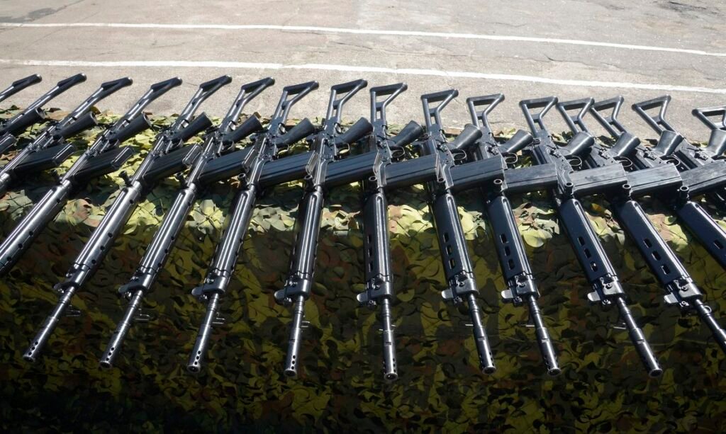 Rio de Janeiro determina recadastramento obrigatório de armas de uso restrito