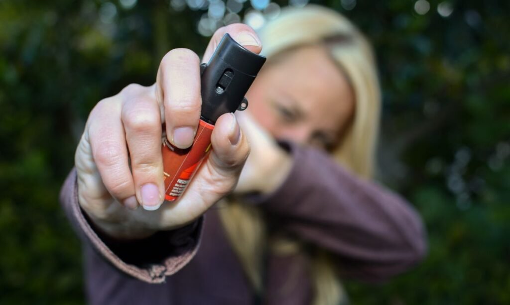 Spray de pimenta é autorizado para defesa pessoal de mulheres no Brasil