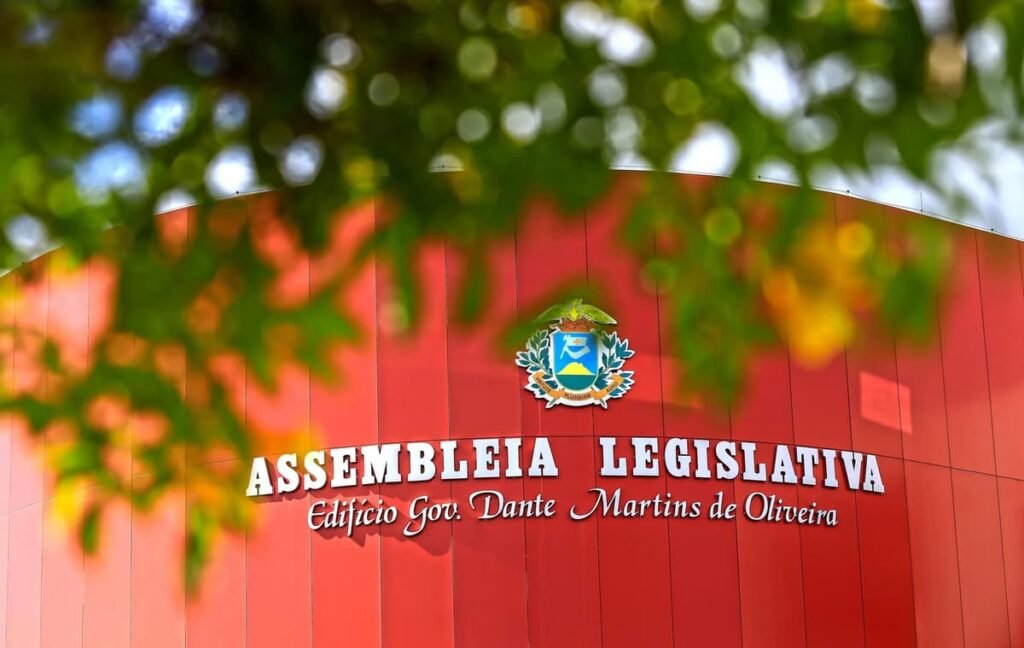 Assembleia Legislativa de Mato Grosso concede férias a mais de mil servidores durante campanha