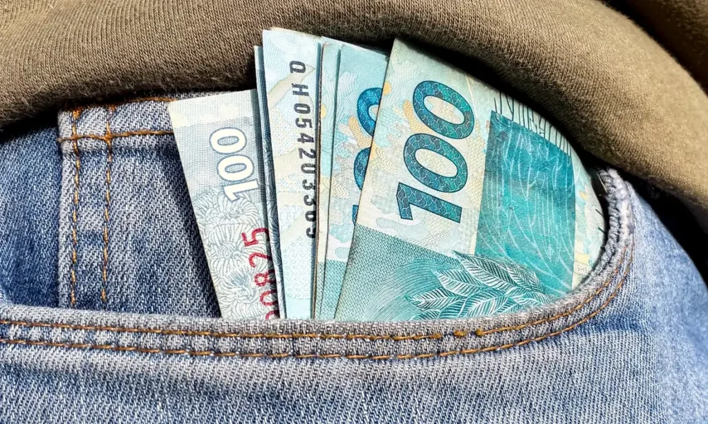 Caixa libera Bolsa Família de agosto para quem tem NIS final 4 nesta sexta-feira