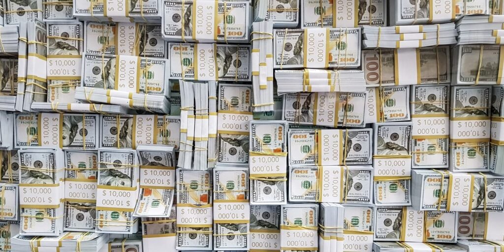 Dólar recua para R$ 5,14 e Ibovespa registra alta em sessão de otimismo no mercado