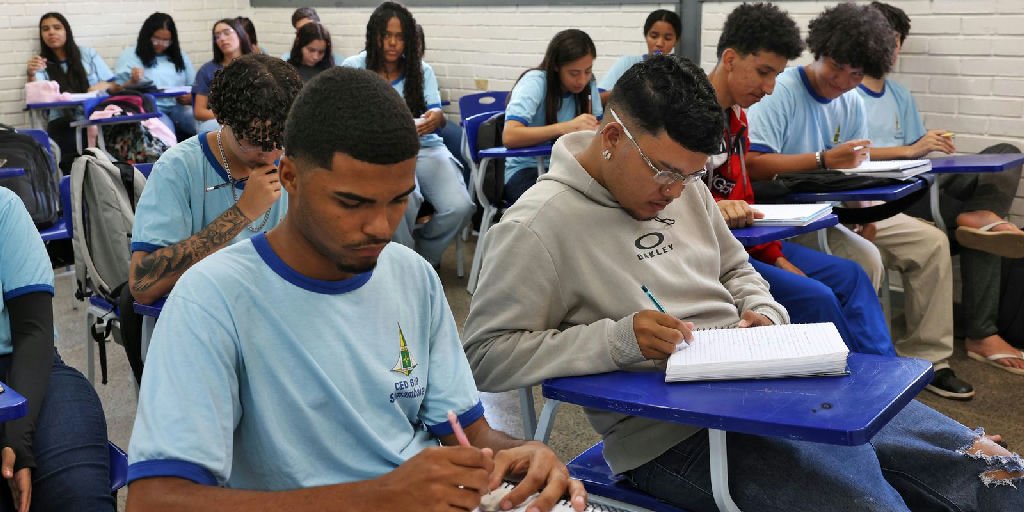 Pé-de-meia libera parcela para estudantes nascidos em novembro e dezembro