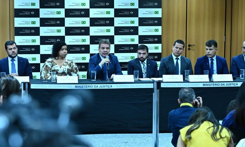 Polícia mira rede que aliciava jovens ao suicídio em aplicativos e expõe brechas no ECA Digital