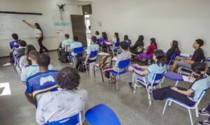 Brasil reduz hiato educacional em relação a países ricos segundo dados do Pisa 2025