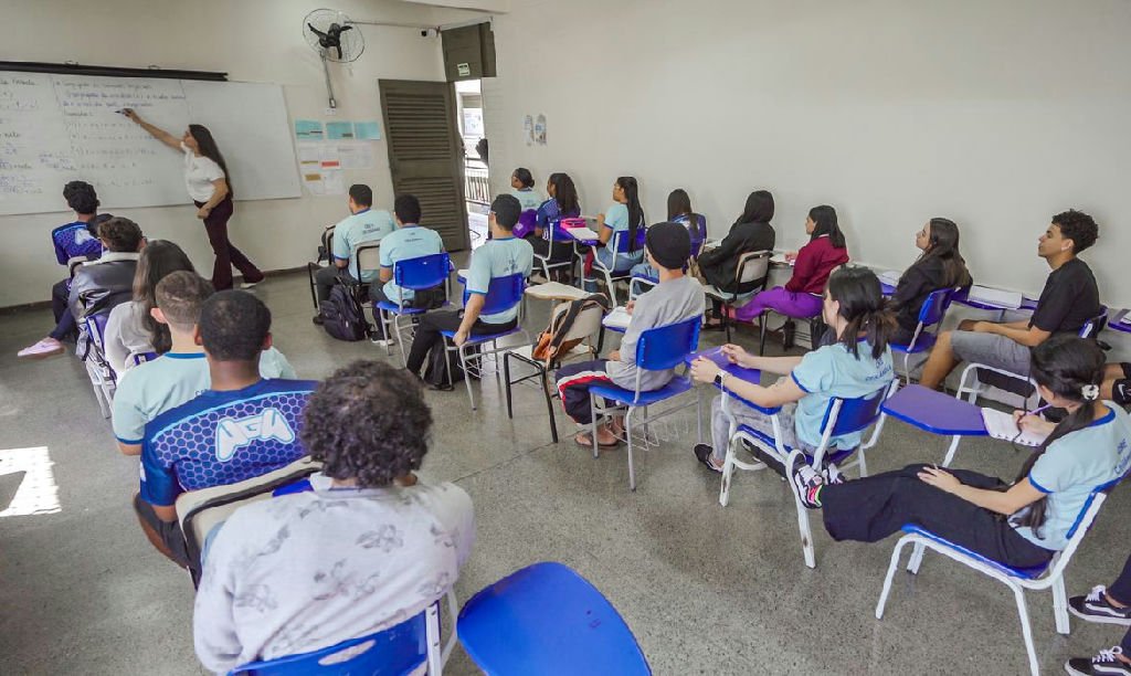 Brasil reduz hiato educacional em relação a países ricos segundo dados do Pisa 2025