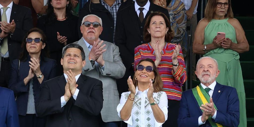 Esplanada dos Ministérios recebe desfile cívico-militar do 7 de Setembro