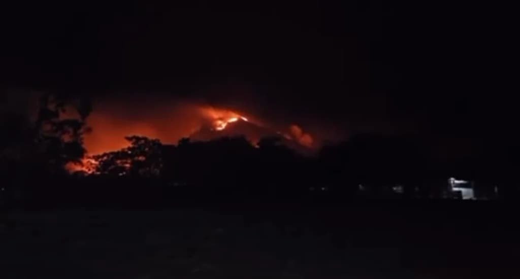 Incêndio florestal atinge Morro de Santo Antônio enquanto Mato Grosso combate 18 focos