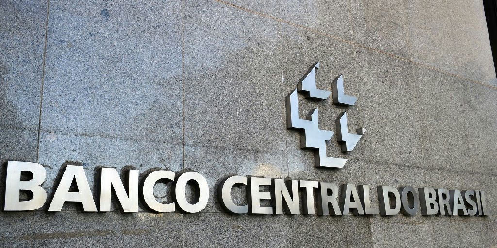 Mercado financeiro ajusta projeções e inflação oficial deve encerrar o ano em 5%