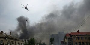 Rússia retoma bombardeios a Kiev logo após saída de enviados dos EUA